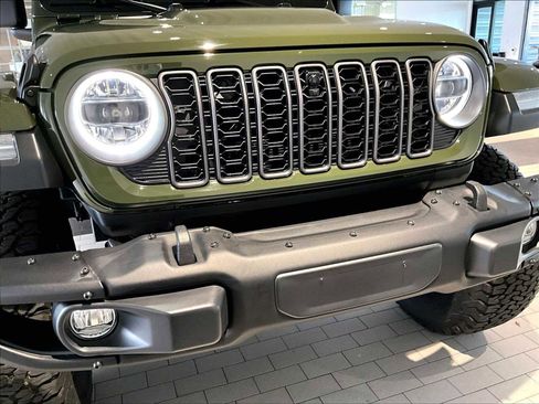 Used 2024 Jeep Wrangler Unlimited Rubicon 4xe image 33