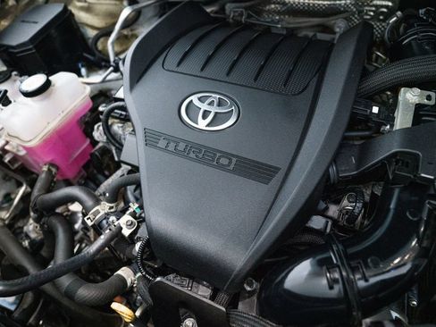 Used 2023 Toyota Highlander LE FWD image 34