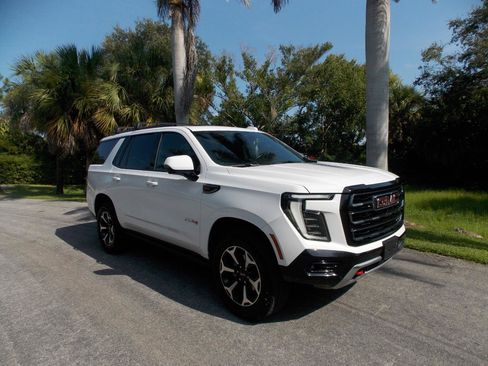 Used 2025 GMC Yukon AT4 w/ AT4 Premium Package AWD/4WD image 1