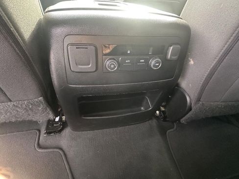 Used 2019 GMC Yukon SLE w/ SLE Value Package image 32