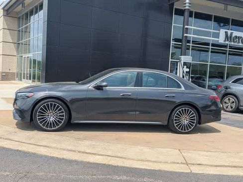 Used 2025 Mercedes-Benz E 350 4MATIC Sedan image 6
