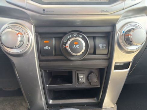 Used 2016 Toyota 4Runner SR5 Premium image 16