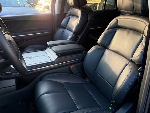 New 2026 Lincoln Navigator Premiere AWD/4WD image 11