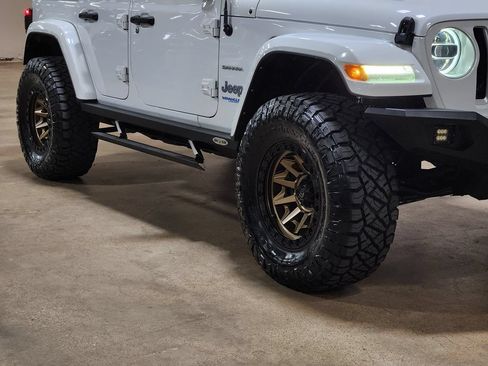 Used 2021 Jeep Wrangler Unlimited Sahara AWD/4WD image 16