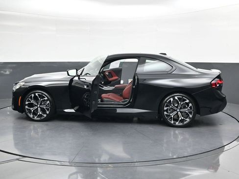 Used 2025 BMW 230i xDrive Coupe w/ Premium Package image 32