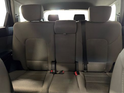 Used 2017 Hyundai Santa Fe SE image 18