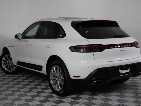 Used 2025 Porsche Macan image 3