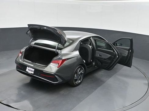 Used 2024 Hyundai Elantra Limited FWD image 50