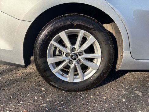 Used 2025 Toyota Camry LE image 29