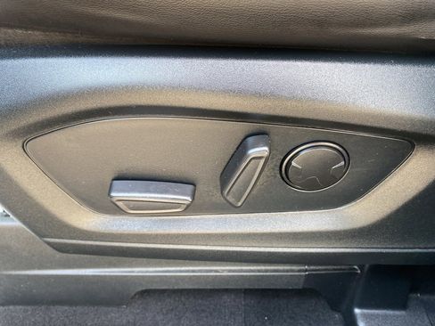 Used 2022 Ford Explorer XLT w/ Equipment Group 202A image 25