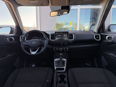 Used 2021 Hyundai Venue SE image 25