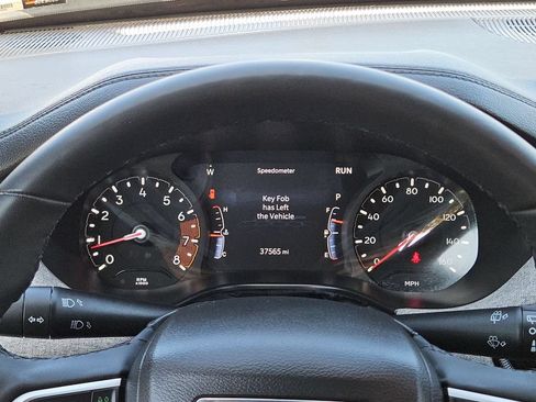 Used 2025 Jeep Compass Latitude w/ Sun & Sound Group AWD/4WD image 26