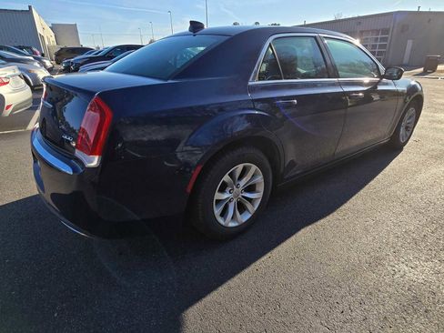 Used 2015 Chrysler 300 Limited image 19