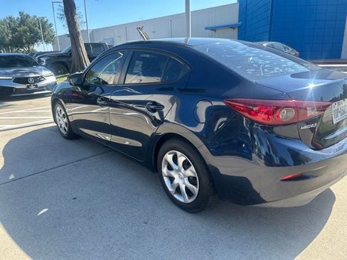 Used 2016 MAZDA MAZDA3 i Sport FWD image 2