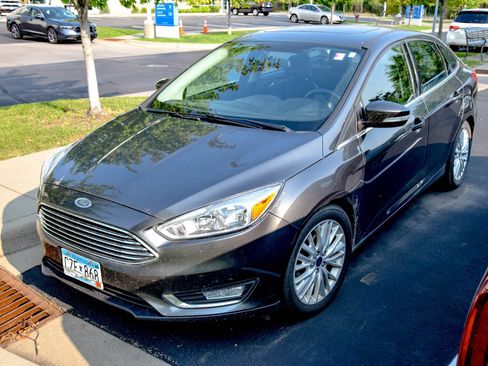Used 2018 Ford Focus Titanium FWD image 12