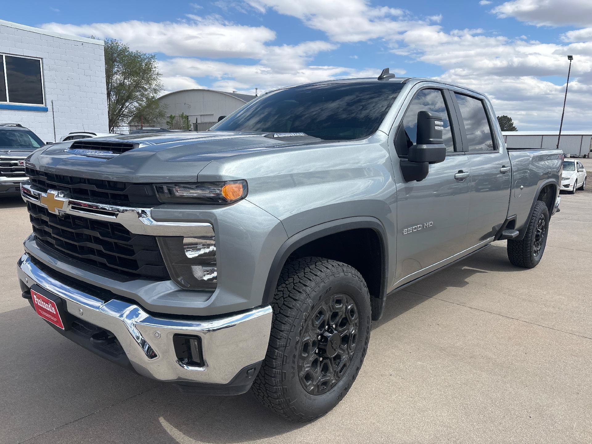 Used 2025 Chevrolet Silverado 2500 LT w/ Safety Package AWD/4WD image 1