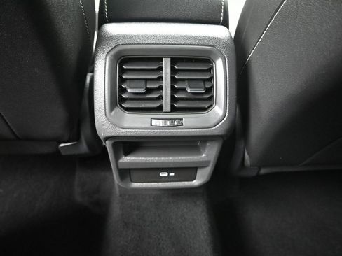 Used 2022 Volkswagen Taos SE image 30