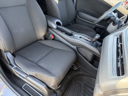 Used 2018 Honda HR-V EX image 11