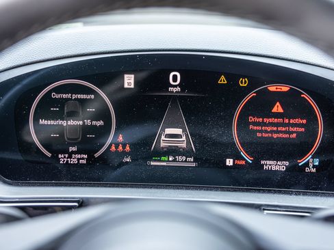 Certified 2024 Porsche Cayenne AWD/4WD image 24
