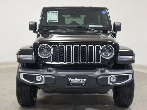Used 2025 Jeep Wrangler Unlimited Sahara image 3