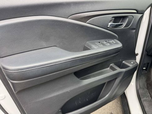 Used 2020 Honda Pilot EX image 16