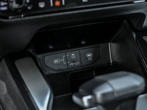 Used 2025 Kia Sorento LX image 23