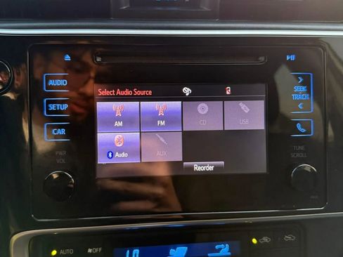 Used 2018 Toyota Corolla LE image 18