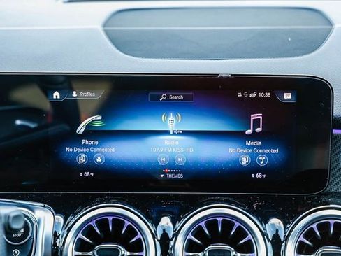 Used 2023 Mercedes-Benz GLB 250 4MATIC image 12