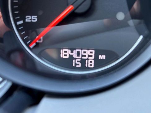 Used 2014 Porsche Cayenne Diesel Platinum Edition image 32