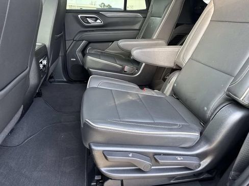 Used 2022 GMC Yukon SLT w/ SLT Premium Package image 15