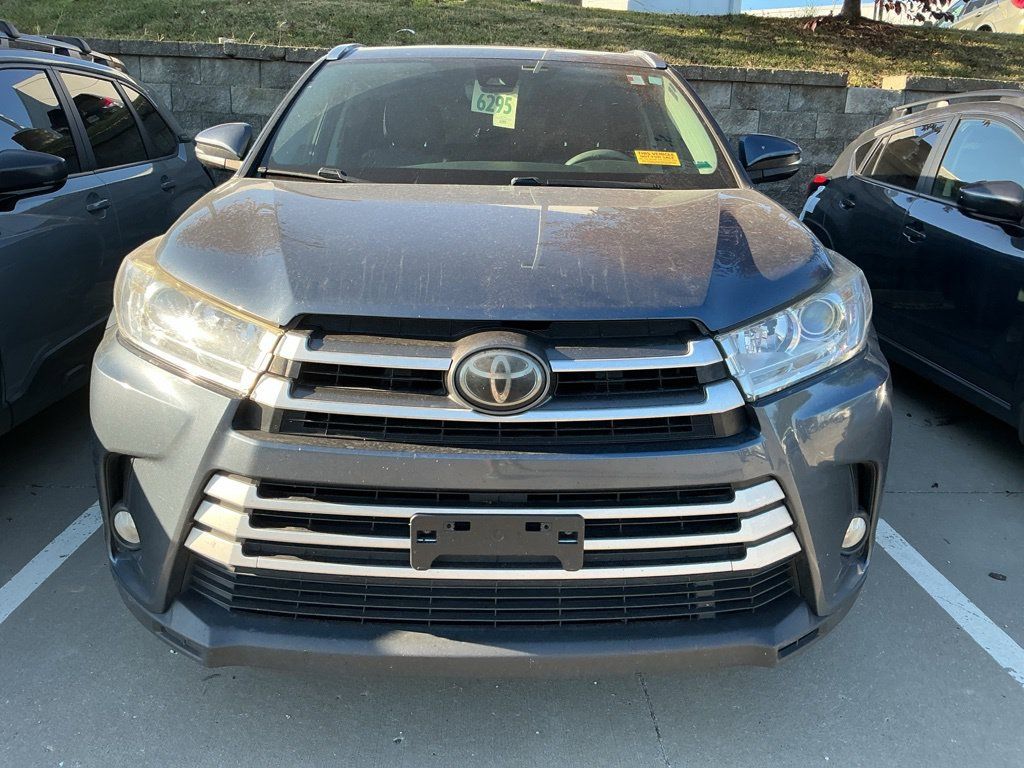 Used 2017 Toyota Highlander XLE w/ Protection Package #3 AWD/4WD image 2