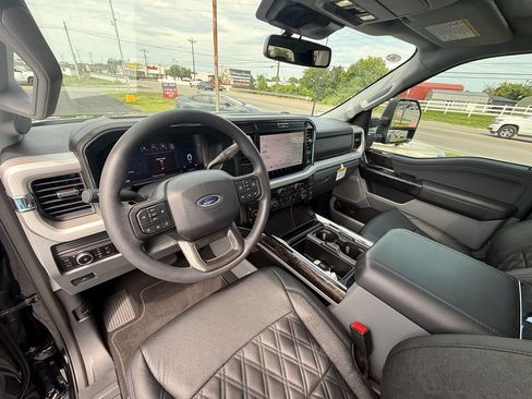Used 2025 Ford F250 XLT w/ Black Appearance Package AWD/4WD image 19