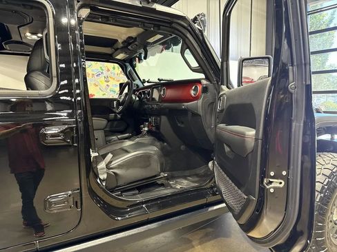 Used 2023 Jeep Gladiator Rubicon w/ Cold Weather Group AWD/4WD image 83