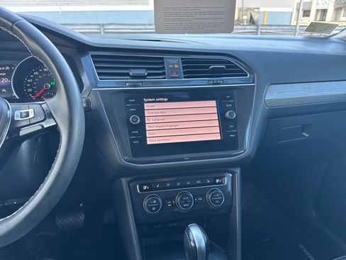 Certified 2021 Volkswagen Tiguan SE w/ Panoramic Sunroof Package image 23
