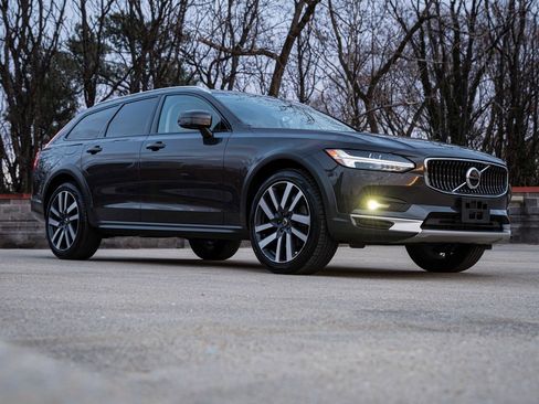 Used 2021 Volvo V90 T6 Cross Country w/ Climate Package image 7
