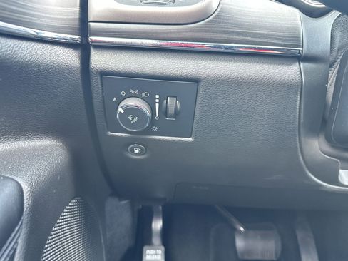 Used 2022 Jeep Grand Cherokee Limited w/ Tech Group RWD image 24