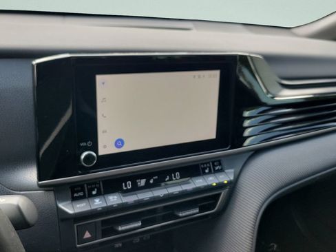 Used 2025 Toyota Camry SE w/ Convenience Package FWD image 14