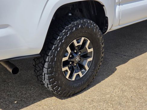 Used 2023 Toyota Tacoma SR AWD/4WD image 9