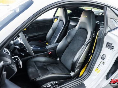 Used 2016 Porsche Cayman GT4 RWD image 5