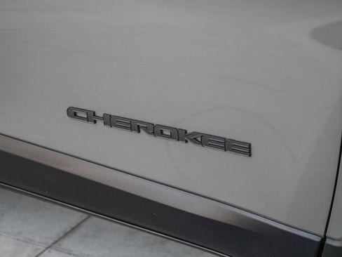 Used 2023 Jeep Cherokee Altitude Lux w/ Lux Elite Package AWD/4WD image 10