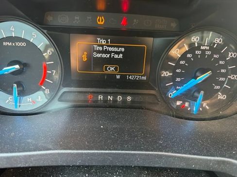 Used 2017 Ford Explorer XLT AWD/4WD image 20