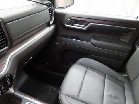 Used 2024 GMC Sierra 1500 SLT w/ SLT Convenience Package image 22