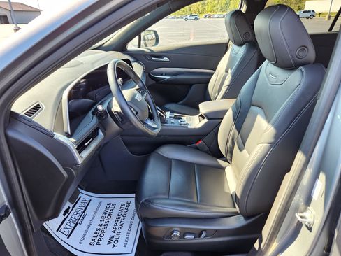 Used 2025 Cadillac XT4 Premium Luxury image 12
