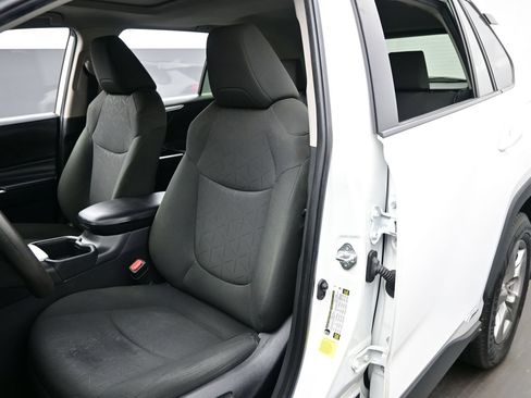 Used 2024 Toyota RAV4 XLE w/ Convenience Package AWD/4WD image 12