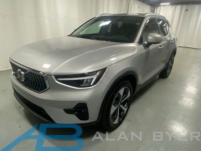Used 2025 Volvo XC40 B5 Plus