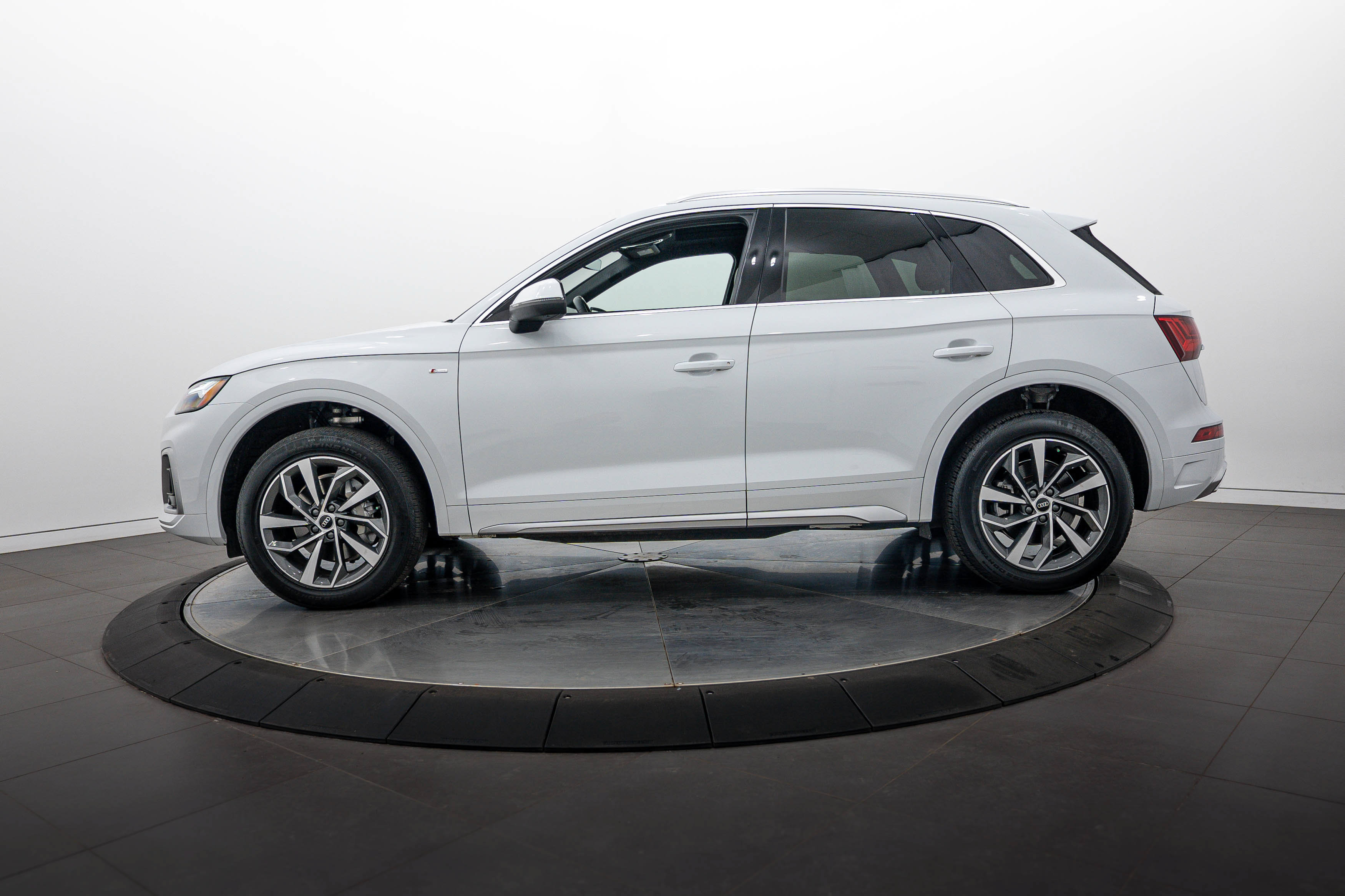 Certified 2023 Audi Q5 2.0T Premium Plus w/ Premium Plus Package AWD/4WD image 6