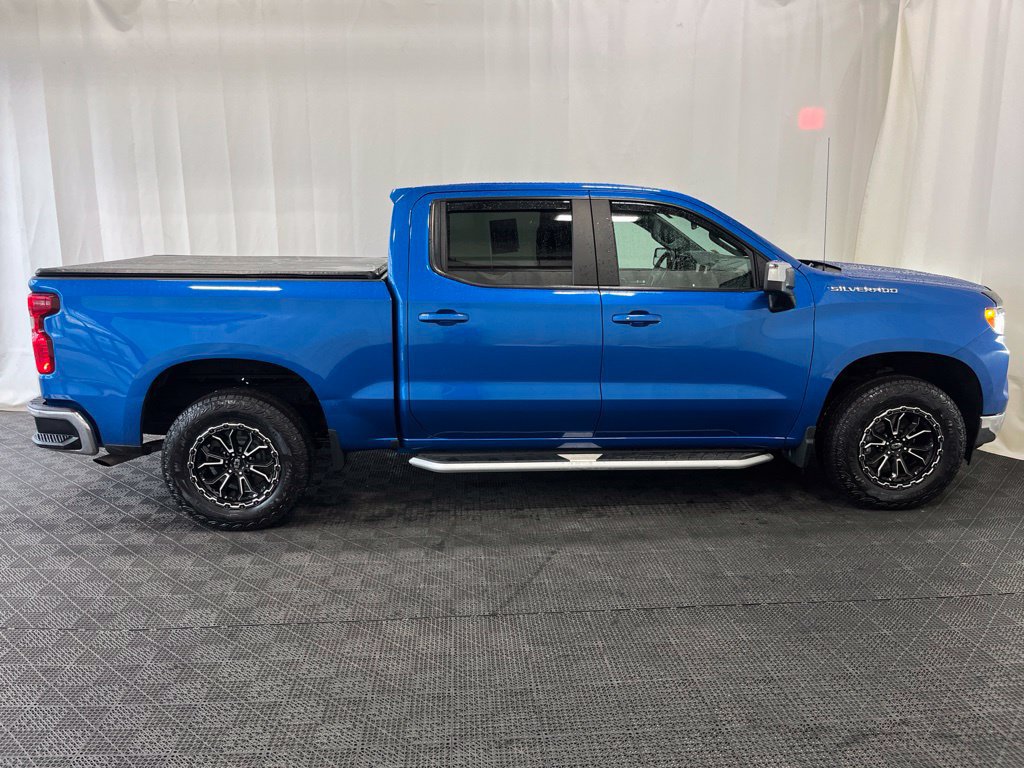 Used 2022 Chevrolet Silverado 1500 LT AWD/4WD image 2