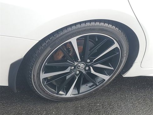 Used 2018 Toyota Camry XSE image 5