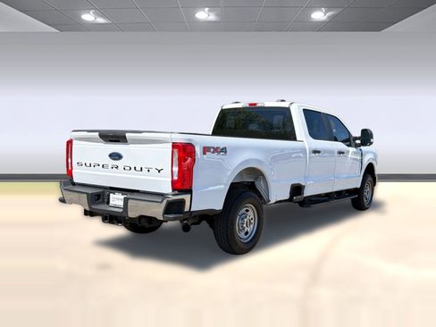 Used 2024 Ford F250 XL w/ FX4 Off-Road Package image 9