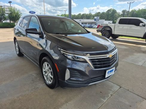 Used 2023 Chevrolet Equinox LT w/ LPO, Floor Liner Package FWD image 3
